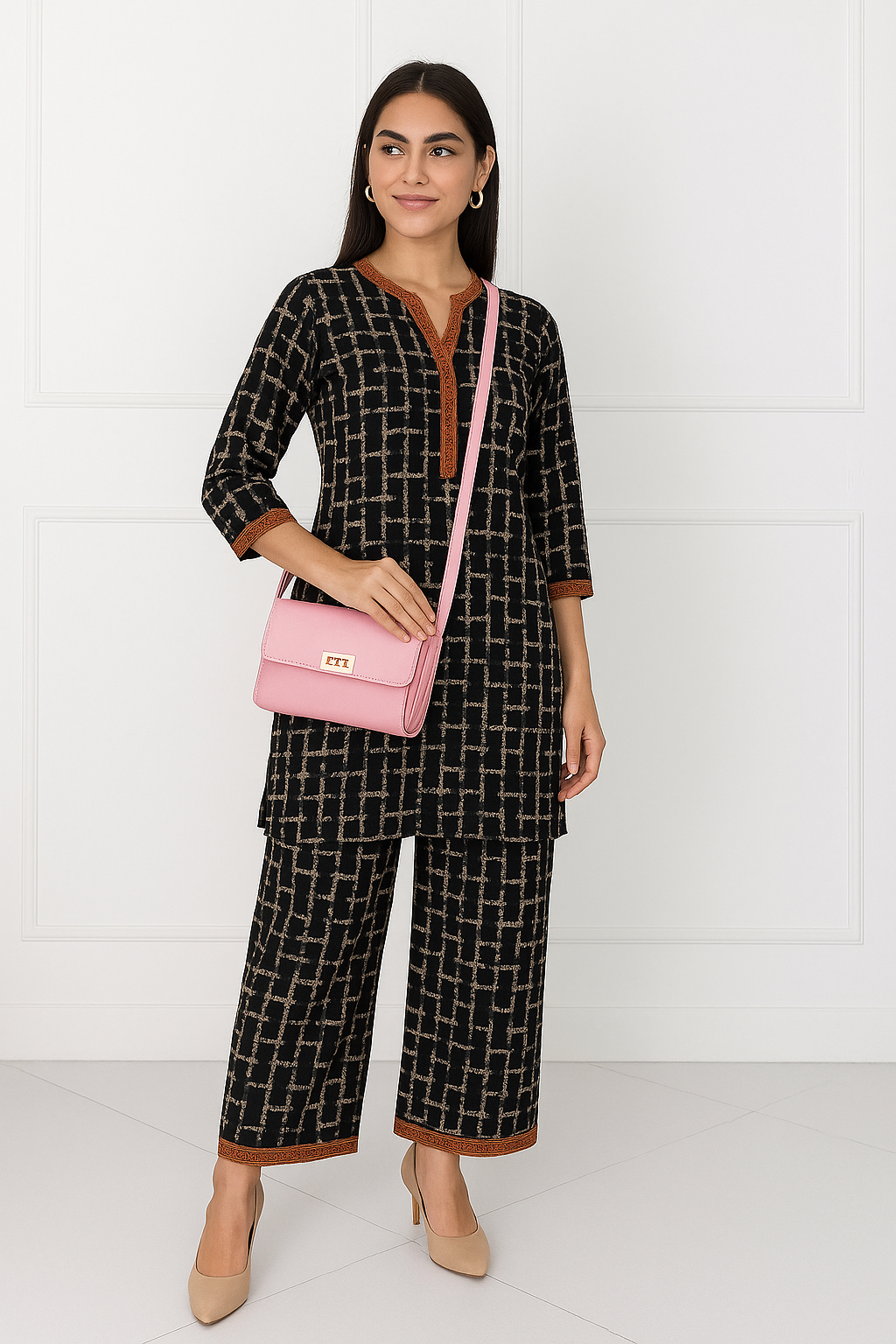 SHOULD CARRY AND HAND CLUTCH