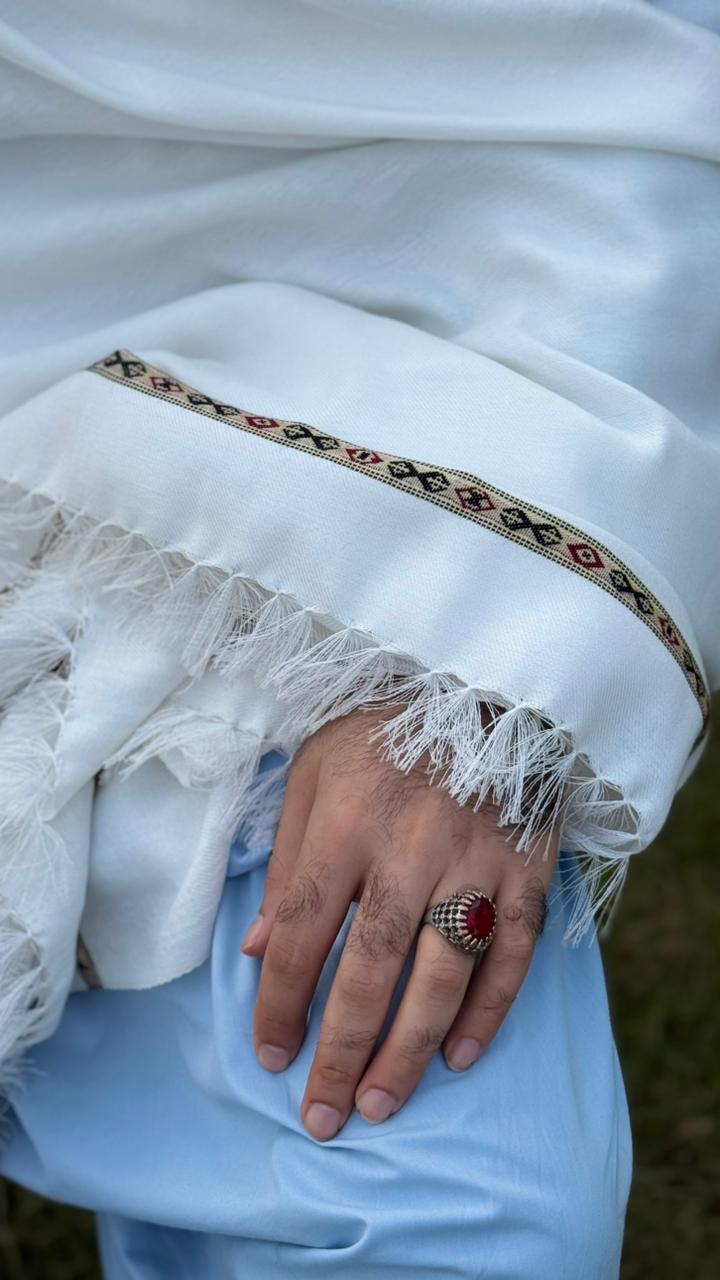 WHITE EAGLE PLAIN SHAWL